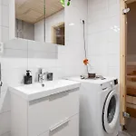 Modern 1br With Sauna & Balcony דירה