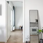 Modern 1br With Sauna & Balcony טמפרה