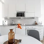 Modern 1br With Sauna & Balcony * טמפרה