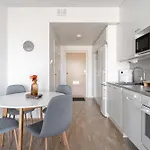 דירה Modern 1br With Sauna & Balcony *