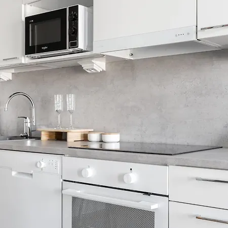 Modern 1br With Sauna & Balcony דירה