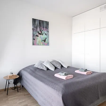 Modern 1br With Sauna & Balcony * טמפרה
